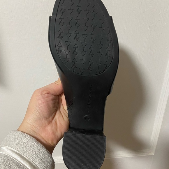 Adrienne Vittadini Black Women's Slide Sandals - Picture 5 of 8